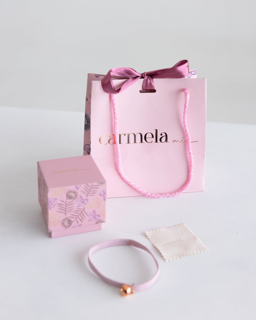 Collar Cruz Dorada con Circonias