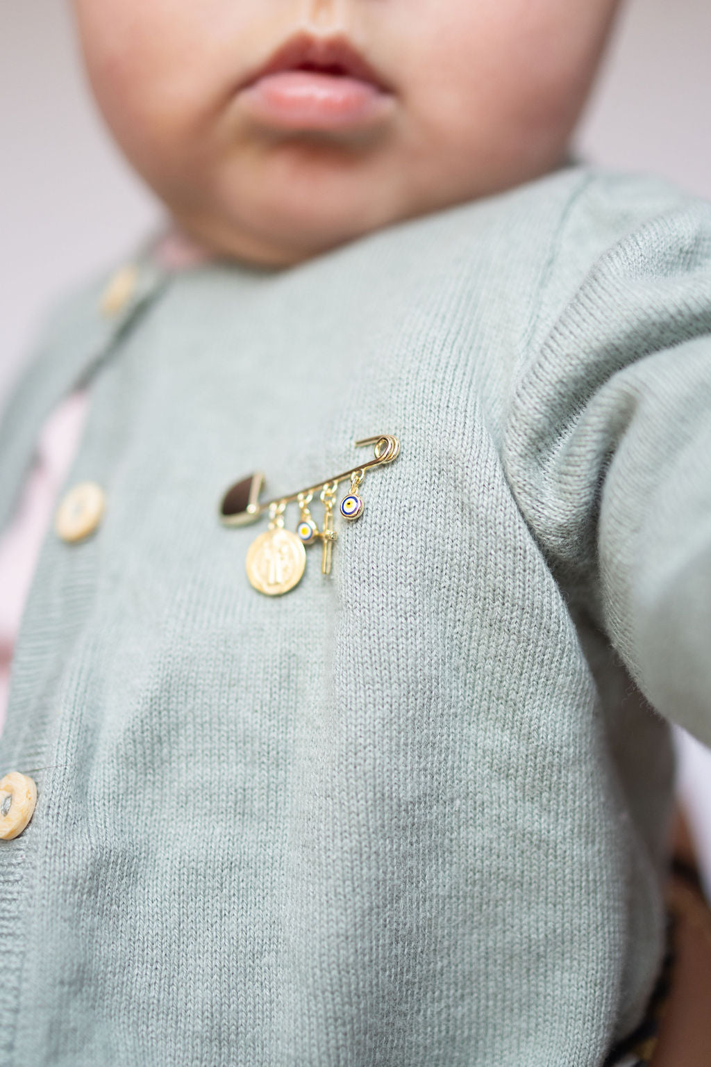 Pin Moño  con Virgen de Guadalupe y Cruz