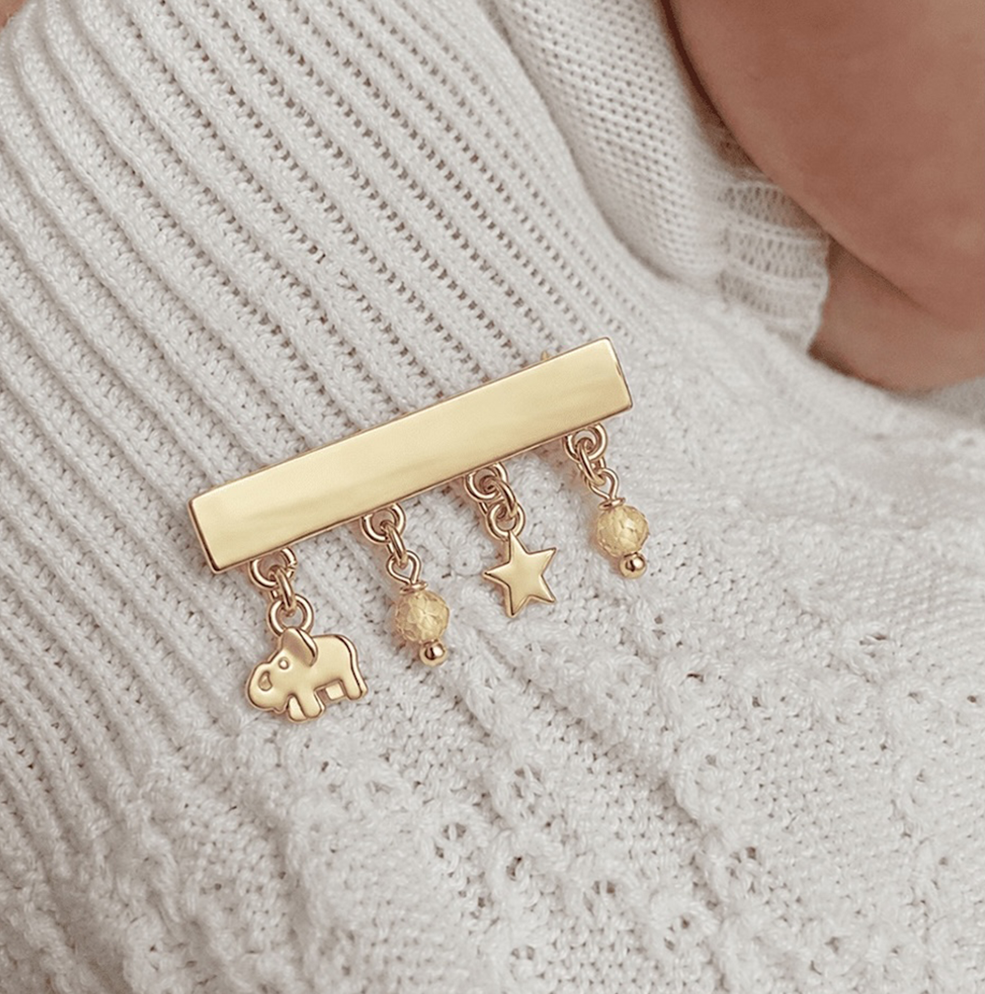 Pin de Bebé Elefante y Estrella