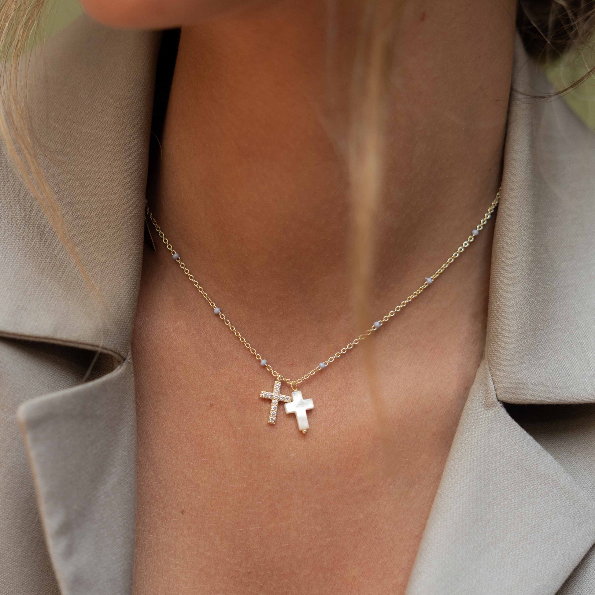 Collar Doble Cruz Madre Perla