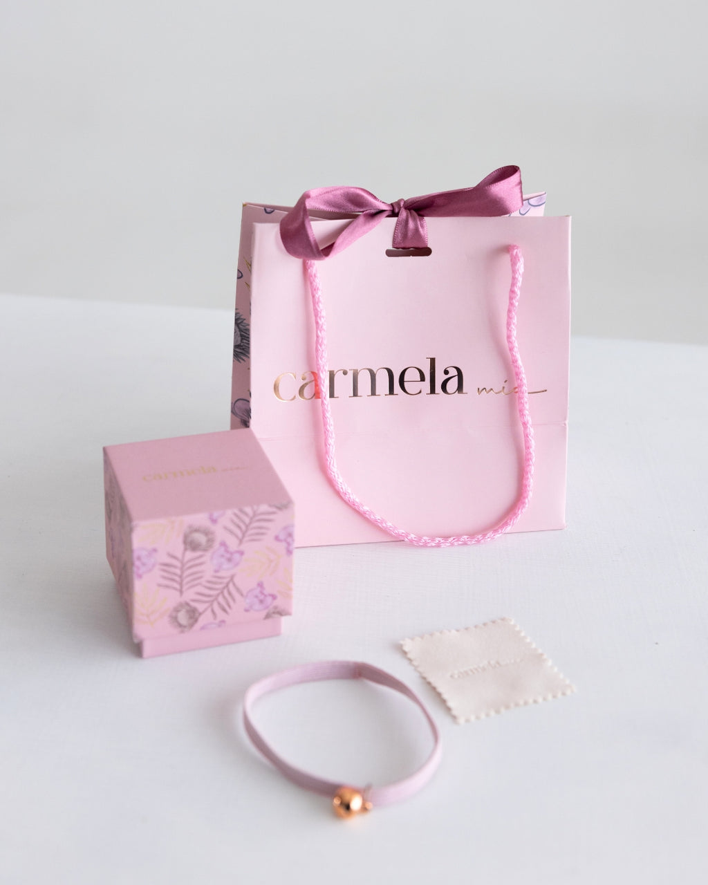 Collar Cruz Dorada con Circonias