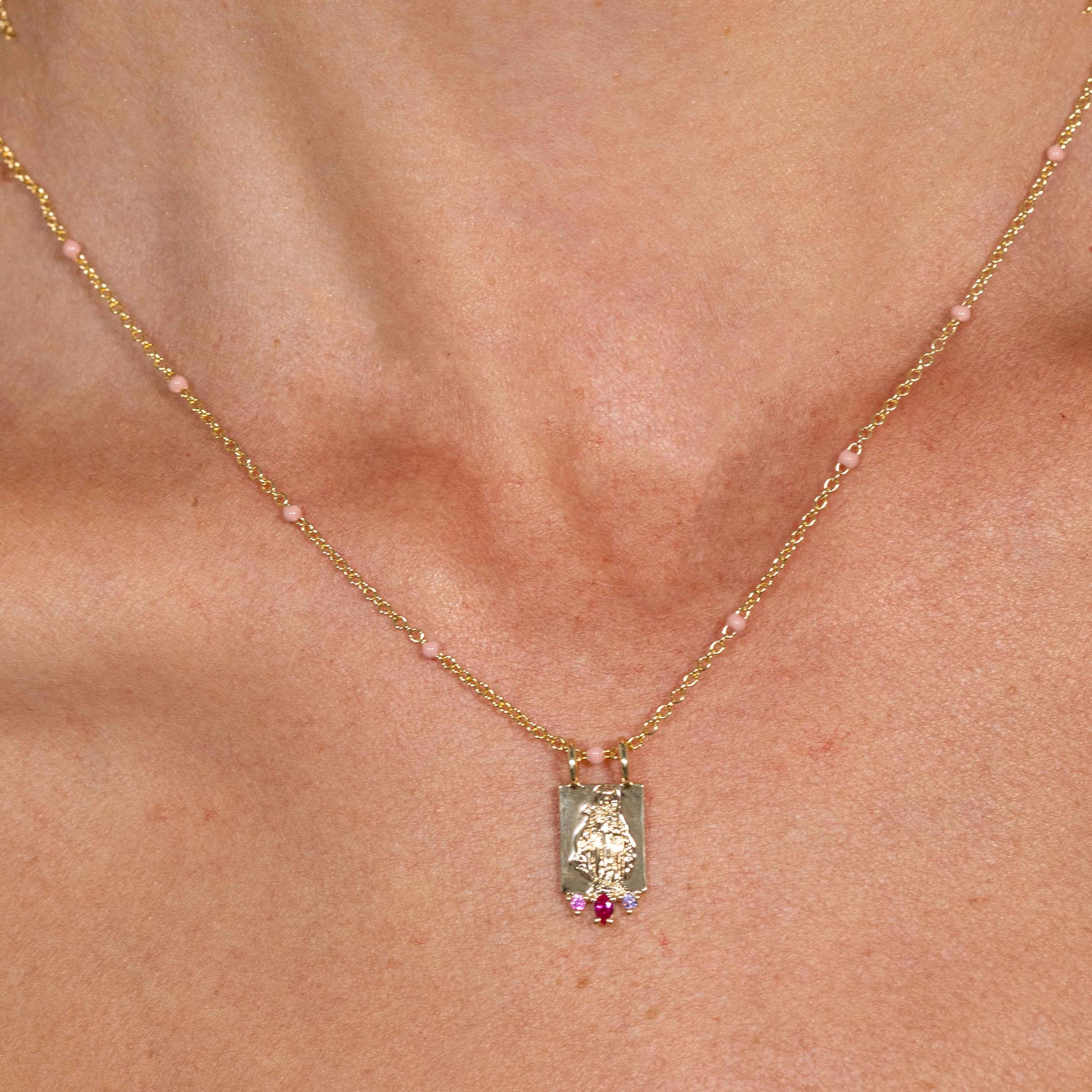 Collar Virgen Milagrosa Cluster Coral