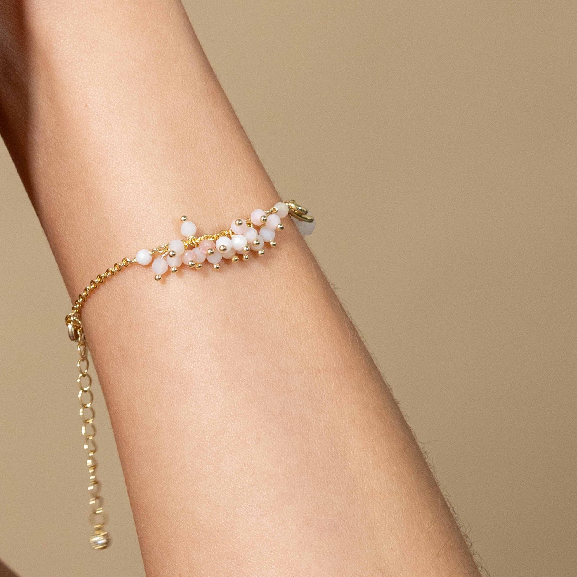 Pulsera Rosa con Símbolo de Infinito y Piedras Naturales