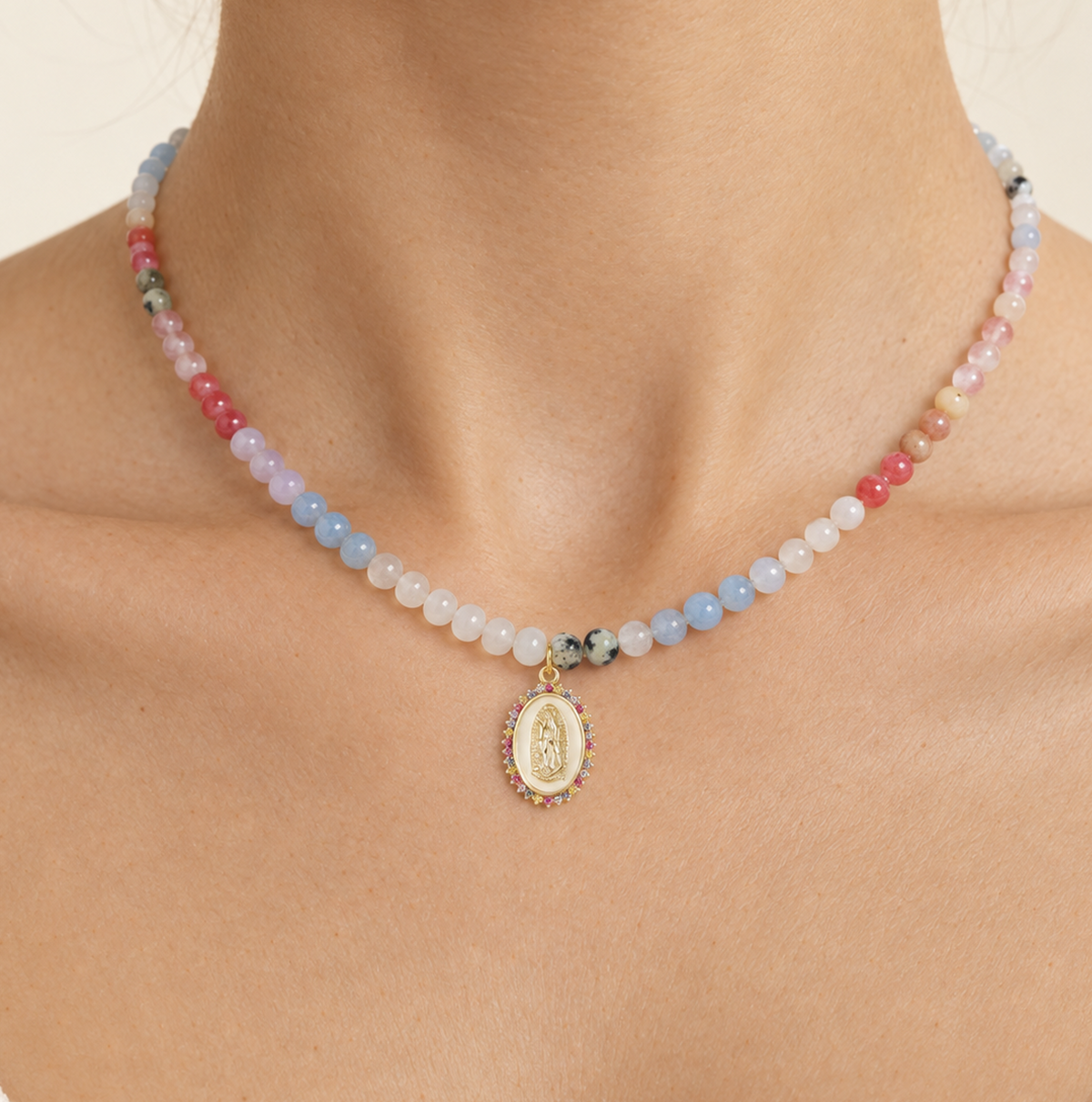 Collar Virgen de Guadalupe con Piedras de Colores