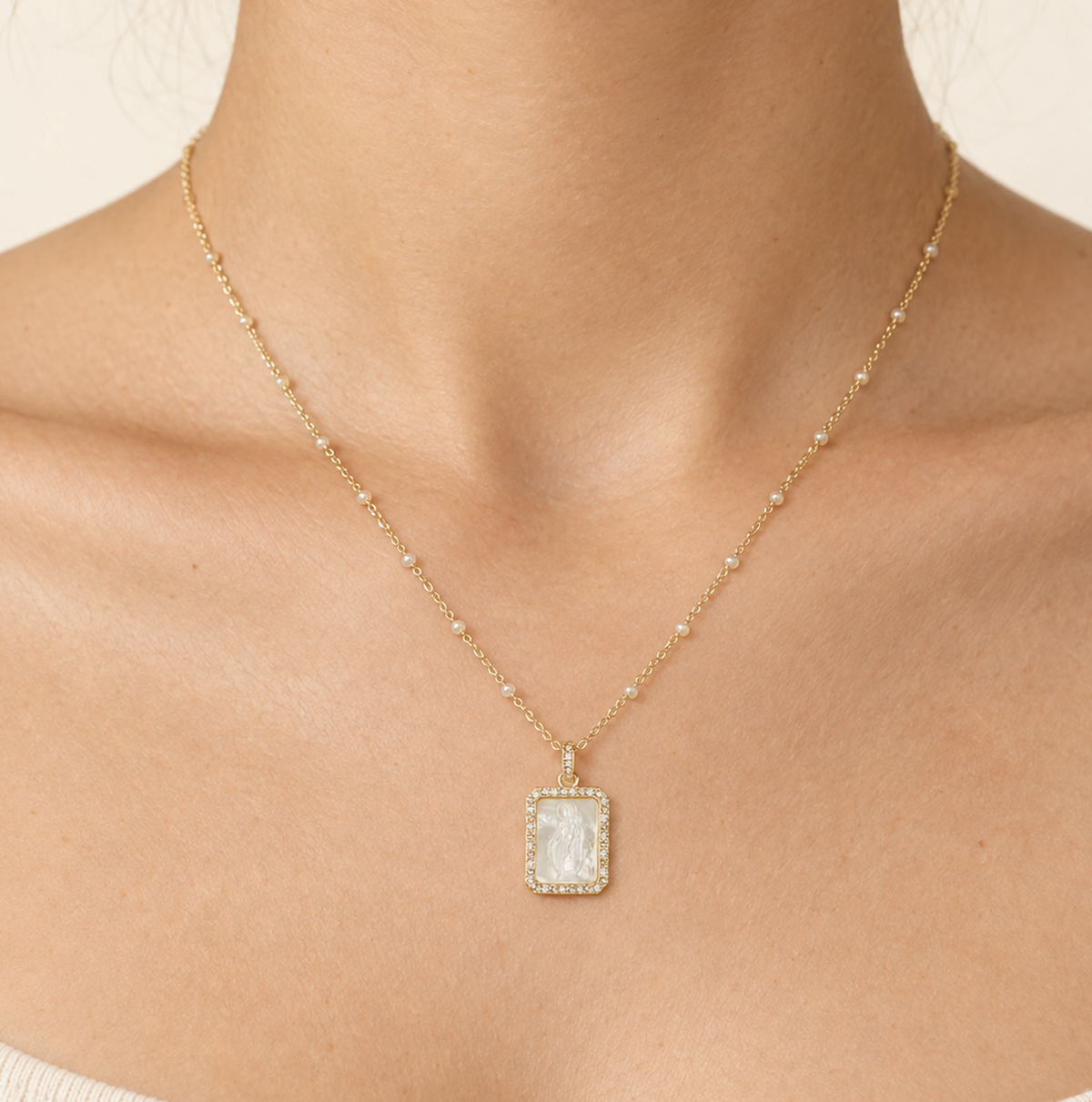 Collar Virgen del Carmen Madre Perla