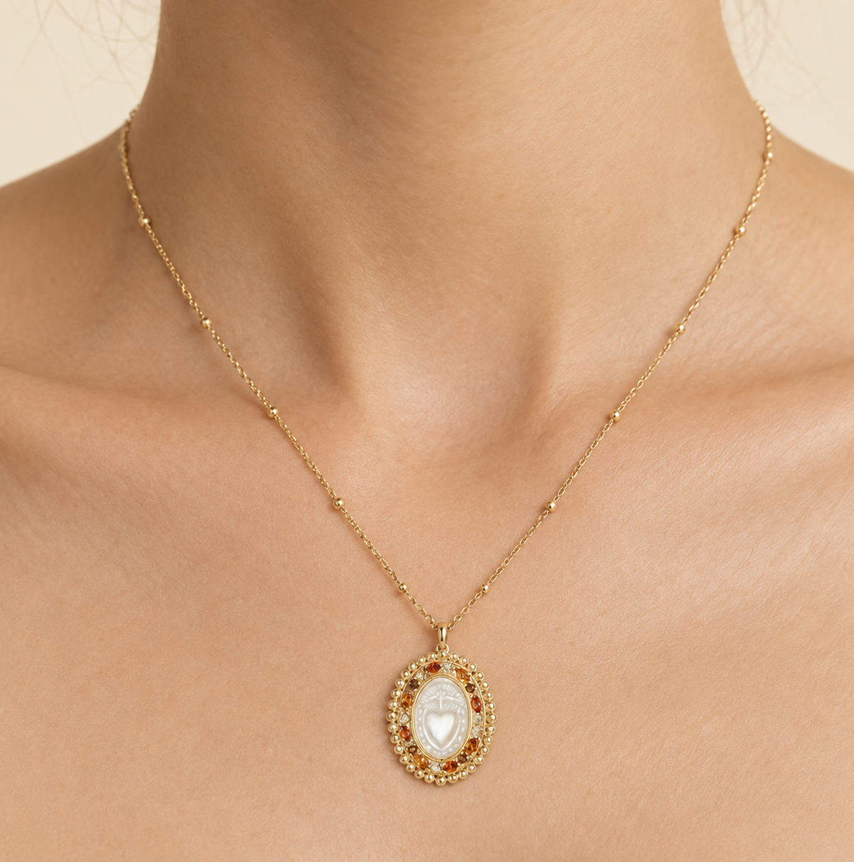 Collar Sagrado Corazón Madre Perla