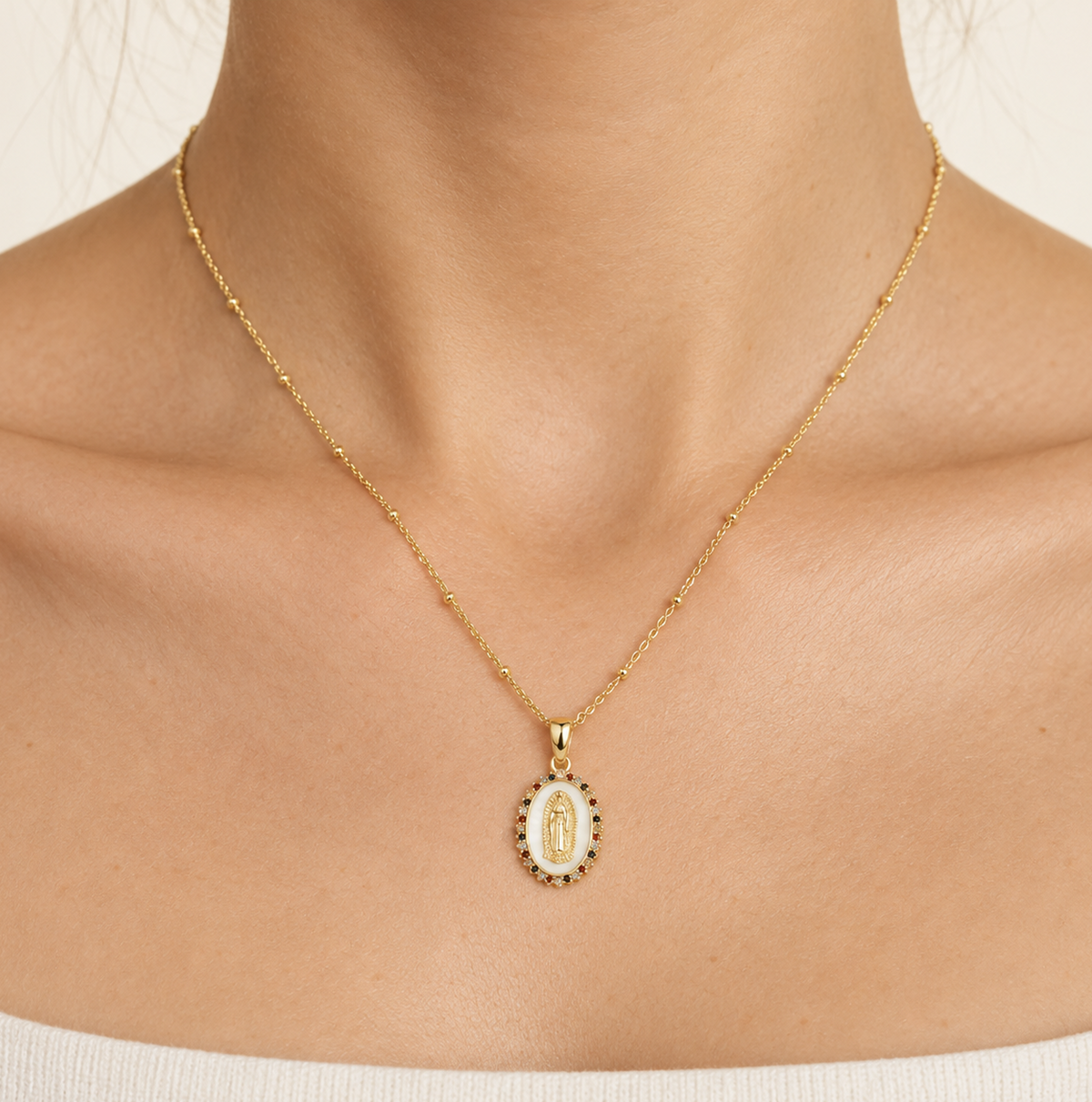Collar Virgen de Guadalupe Madre Perla